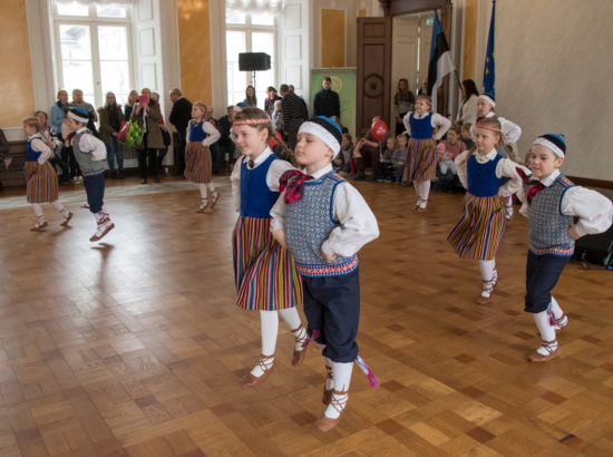 Suvise noorte laulu- ja tantsupeo “Mina jään” lood ja laulud Valges saalis